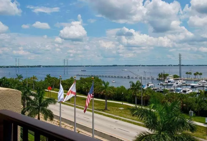 キングサイズベッドのスイートルーム, Four Points By Sheraton Punta Gorda Harborside