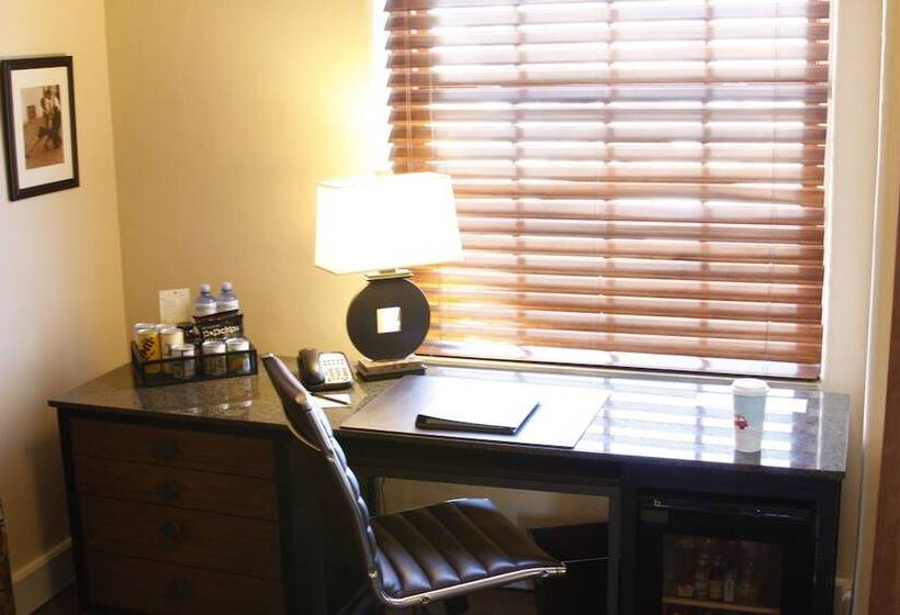 غرفه قياسيه سريرين مزدوجين, Andaluz Albuquerque, Curio Collection By Hilton