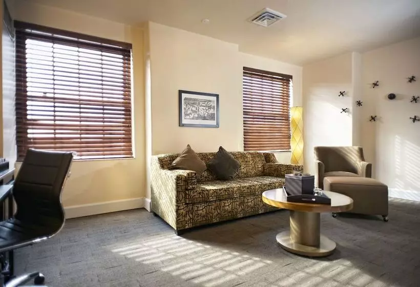 سوییت جونیور, Andaluz Albuquerque, Curio Collection By Hilton