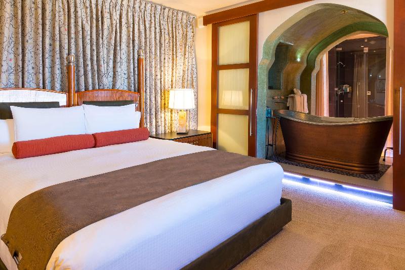 מיטת קינג בסוויטה, Andaluz Albuquerque, Curio Collection By Hilton