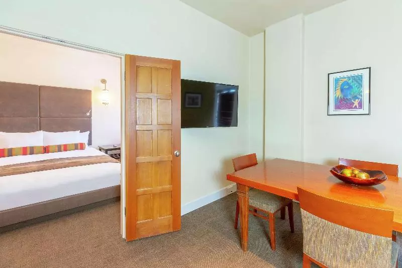 سوئیت با تخت بزرگ, Andaluz Albuquerque, Curio Collection By Hilton