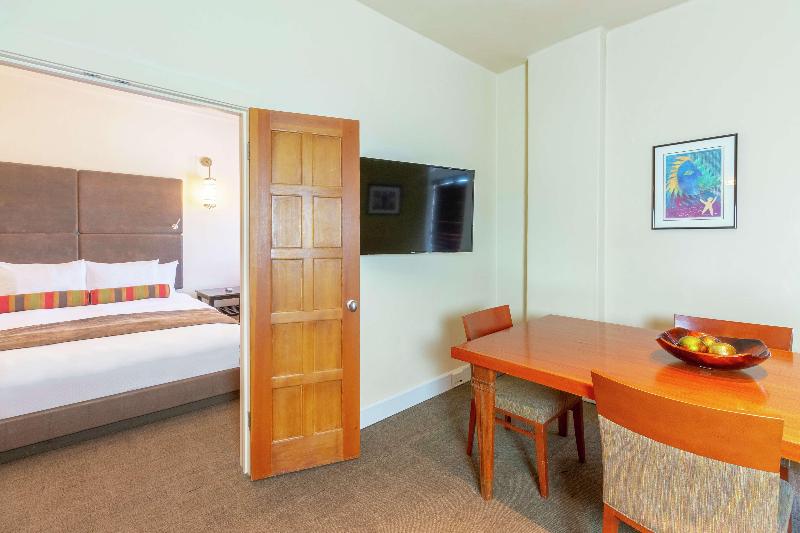 جناح سرير كينج, Andaluz Albuquerque, Curio Collection By Hilton