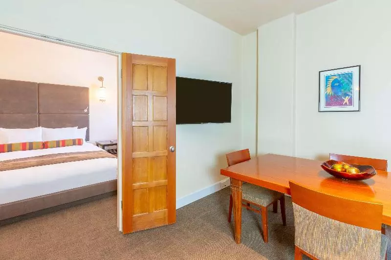 سوئیت با تخت بزرگ, Andaluz Albuquerque, Curio Collection By Hilton
