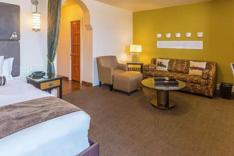 اتاق لوکس با تخت بزرگ, Andaluz Albuquerque, Curio Collection By Hilton