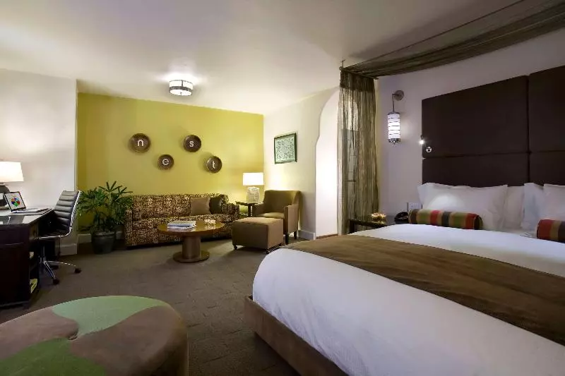 اتاق لوکس با تخت بزرگ, Andaluz Albuquerque, Curio Collection By Hilton