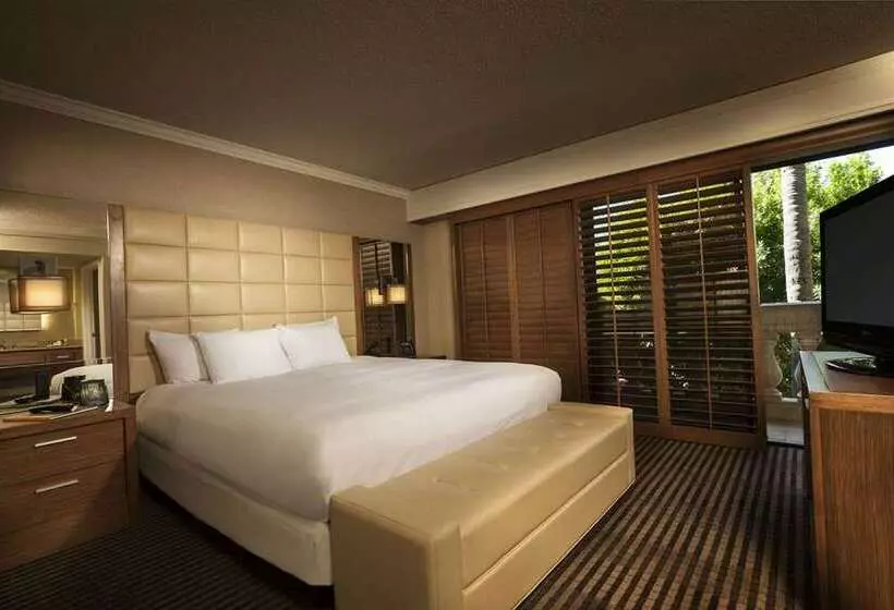 سوئیت با تخت بزرگ, Andaluz Albuquerque, Curio Collection By Hilton