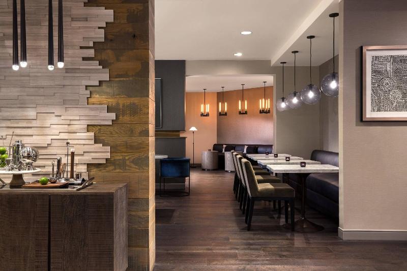 클럽 룸 킹침대, Bethesda Marriott