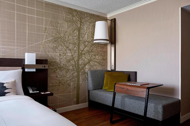클럽 룸 킹침대, Bethesda Marriott