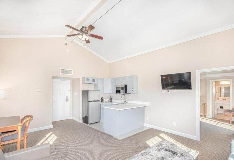 جناح ديلوكس سرير كينج, Casa Bella Inn & Suites Extended Stay