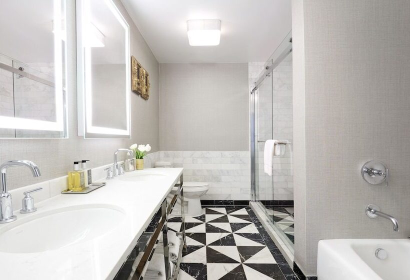 Люкс Премиум, Chamberlain West Hollywood