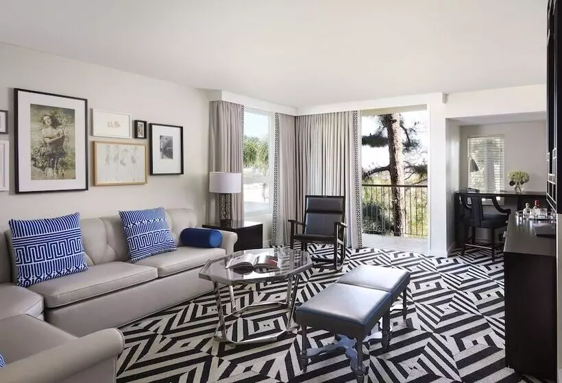 سوئیت پریمیوم, Chamberlain West Hollywood