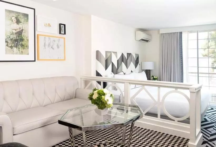 سوییت لوکس, Chamberlain West Hollywood