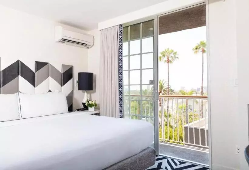 سوییت لوکس, Chamberlain West Hollywood
