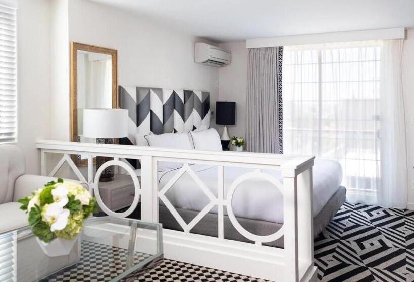 Люкс Повышенной Комфортности, Chamberlain West Hollywood