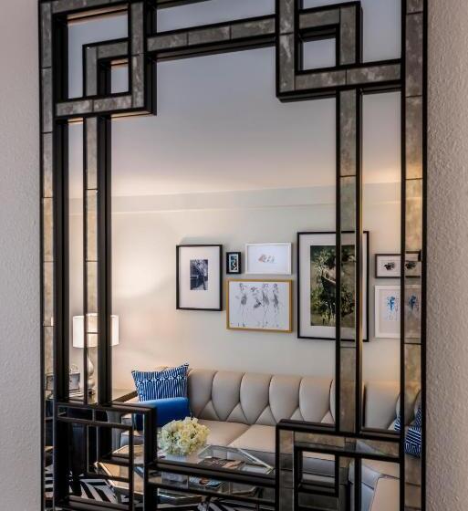 Люкс Премиум, Chamberlain West Hollywood