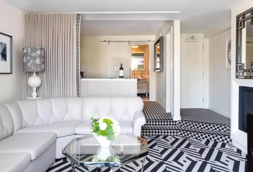 سوئیت با تخت بزرگ, Chamberlain West Hollywood