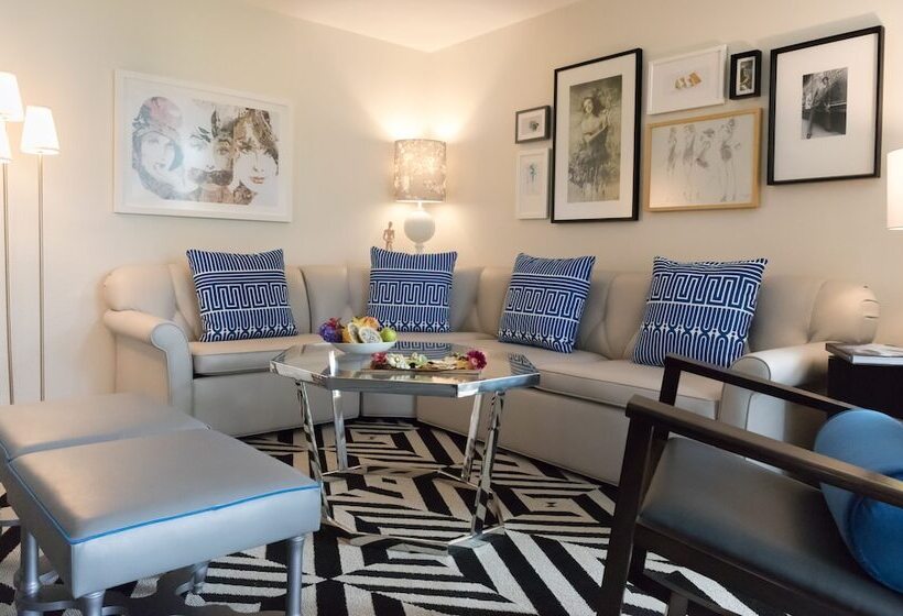 Люкс Премиум, Chamberlain West Hollywood