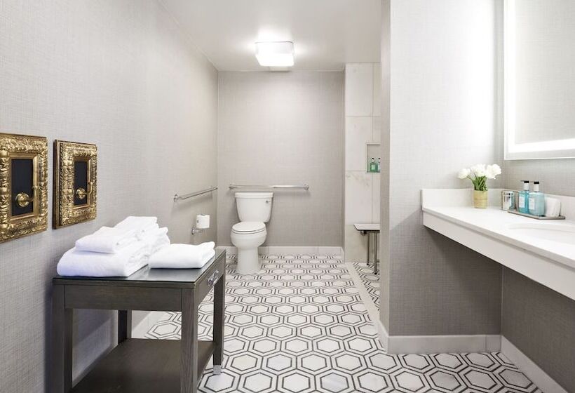 Люкс Премиум, Chamberlain West Hollywood