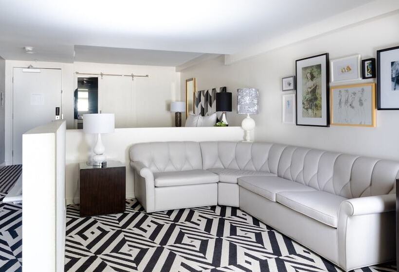 Люкс Премиум, Chamberlain West Hollywood