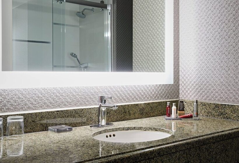 חדר סטנדרט מיטה זוגית, Crystal Gateway Marriott