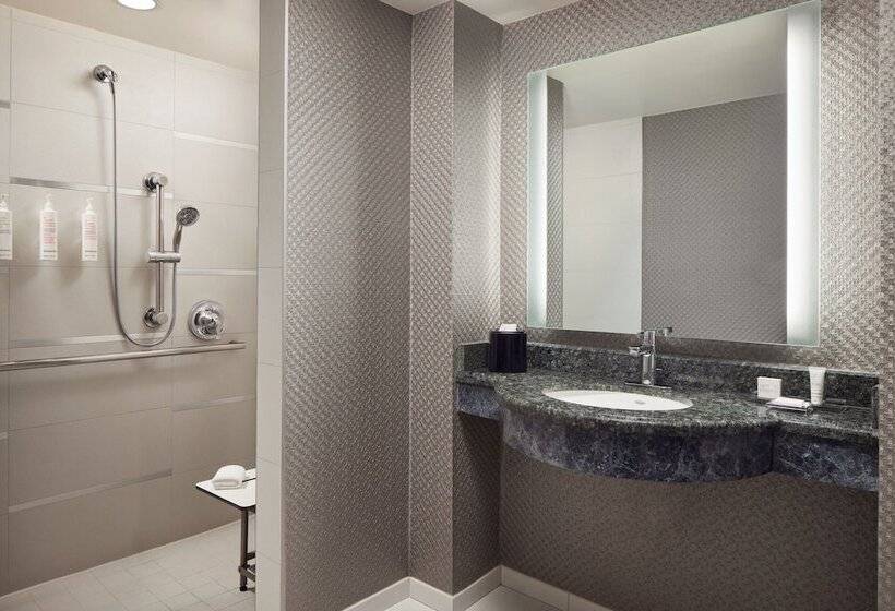 חדר סטנדרט שתי מיטות זוגיות, Crystal Gateway Marriott