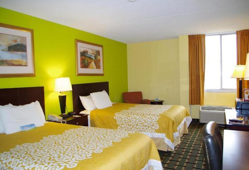 غرفة ديلوكس, Days Hotel By Wyndham Danville Conference Center