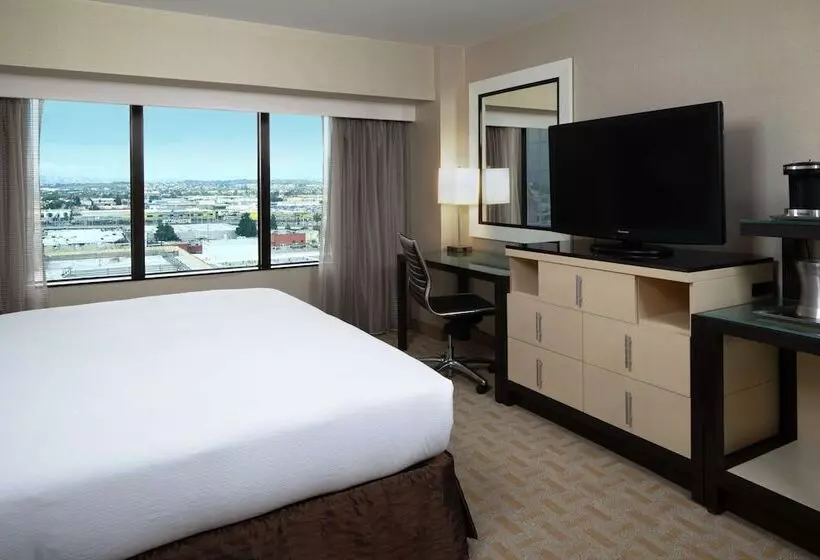 Standard-invahuone Parivuode, Hilton Los Angeles Airport
