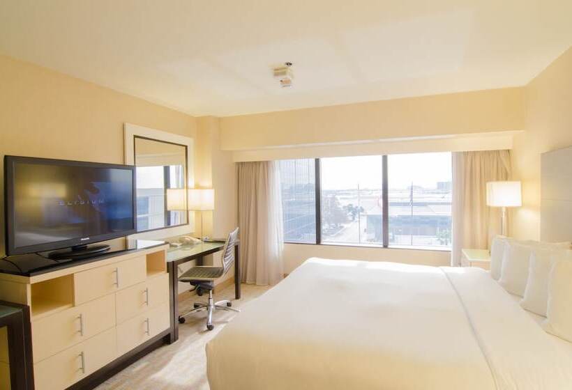 اتاق استاندارد با تخت دوبل برای معلولان, Hilton Los Angeles Airport