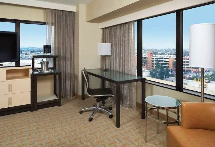 Deluxe-huone Soveltuu Liikuntarajoitteisille, Hilton Los Angeles Airport