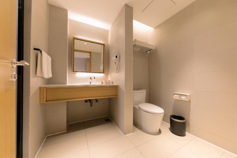 اتاق استاندارد با تخت بزرگ برای معلولان, Hilton Los Angeles Airport