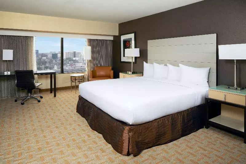 Deluxe-huone King-vuode, Hilton Los Angeles Airport