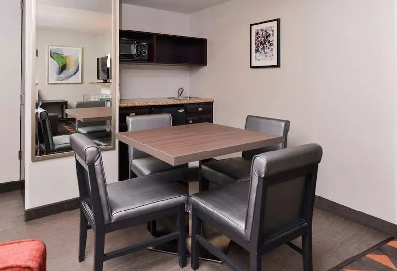 身障者適用スイートルーム, Holiday Inn Hotel & Suites Rochester   Marketplace, An Ihg