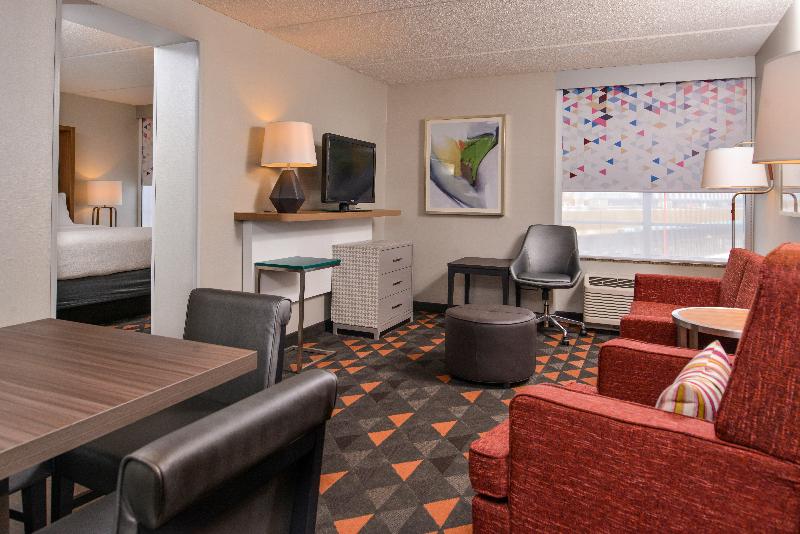 Люкс Кровать Кинг, Holiday Inn Hotel & Suites Rochester   Marketplace, An Ihg