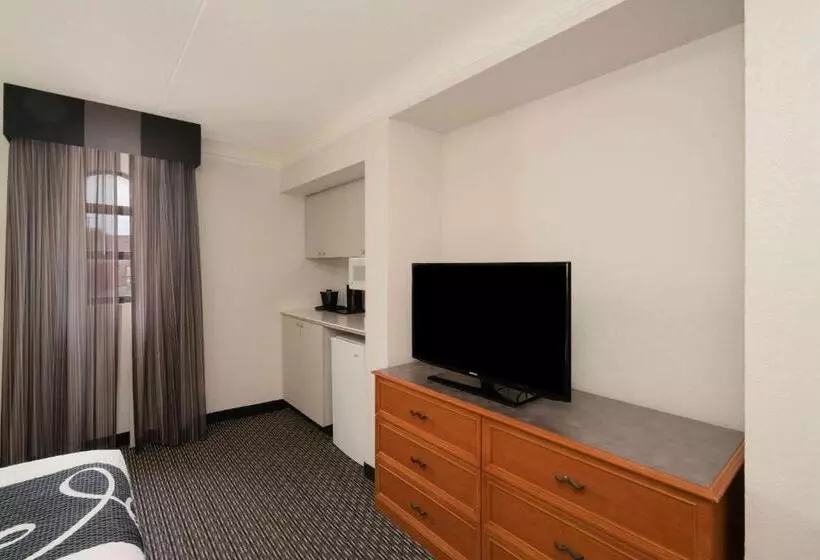Deluxe Suite King Bed, La Quinta Inn By Wyndham Nashville South