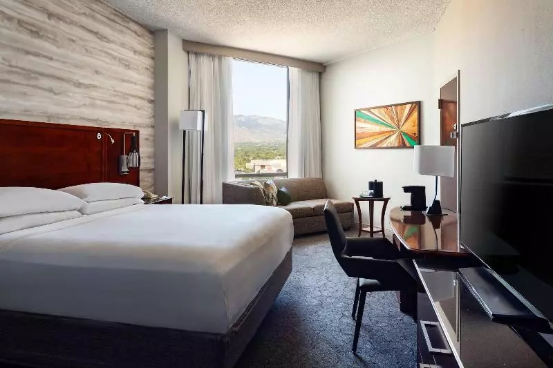 اتاق استاندارد با تخت بزرگ, Marriott Albuquerque