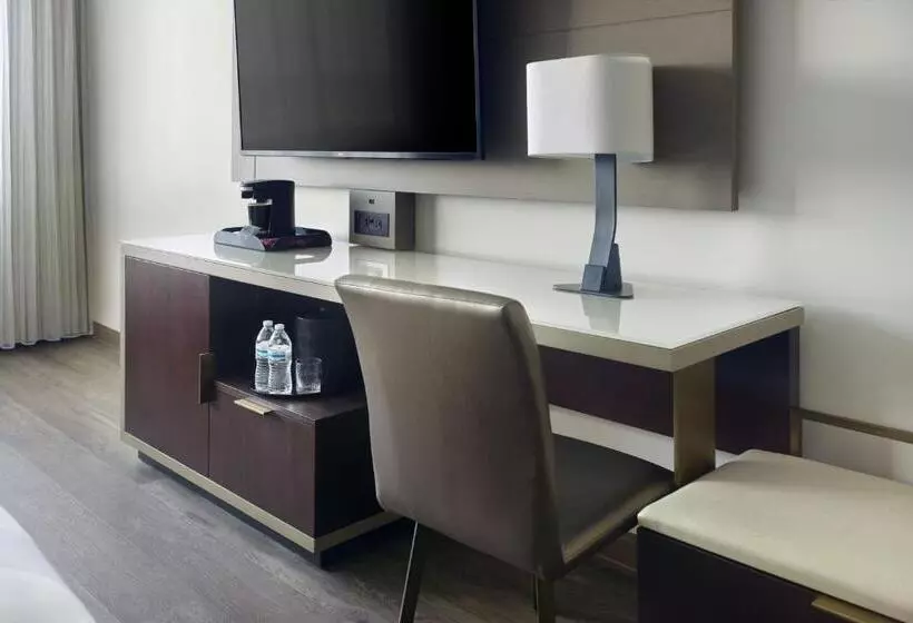 キングサイズベッドのスタンダードルーム, Marriott Kansas City Overland Park