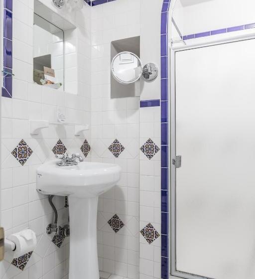 غرفة قياسية, Montecito Inn