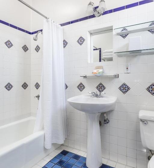 غرفة قياسية, Montecito Inn