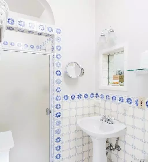 اتاق استاندارد با تخت بزرگ, Montecito Inn
