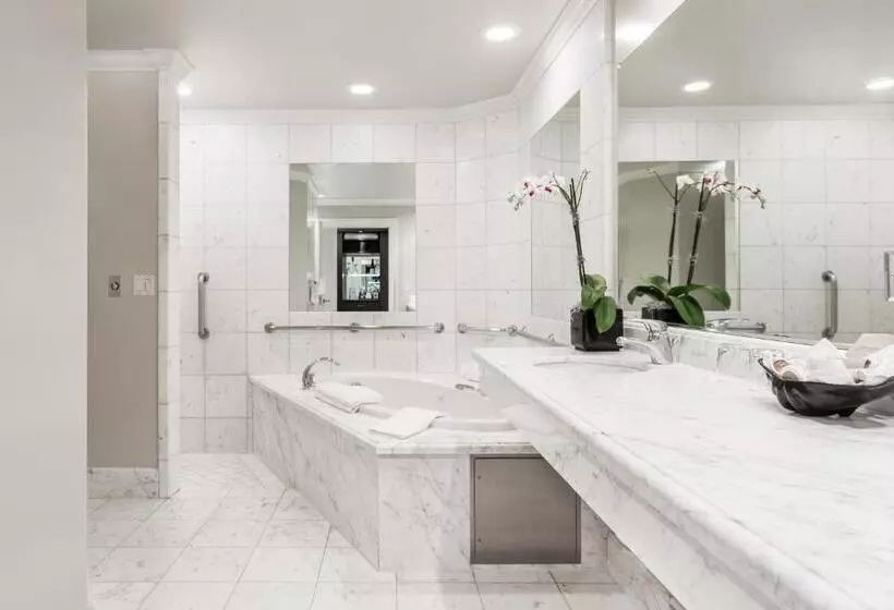 اتاق لوکس با تخت بزرگ, Montecito Inn