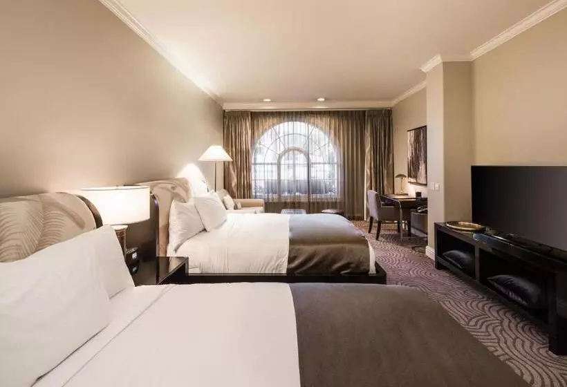 استودیوی استاندارد, Montecito Inn