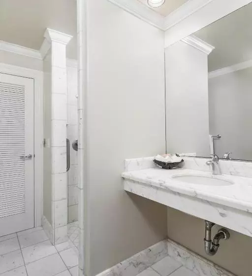 استودیو استاندارد با تخت کینگ, Montecito Inn