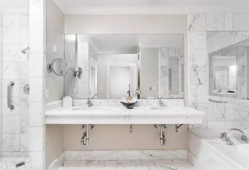 سوئیت با تخت بزرگ, Montecito Inn