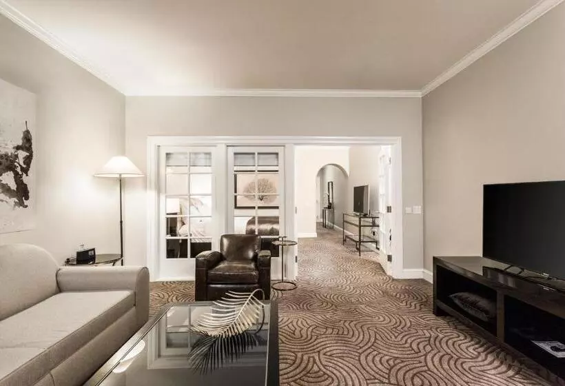 سوئیت با تخت بزرگ, Montecito Inn