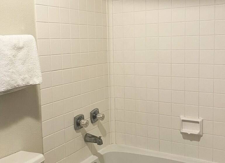 标准间, National 9 Inn Price