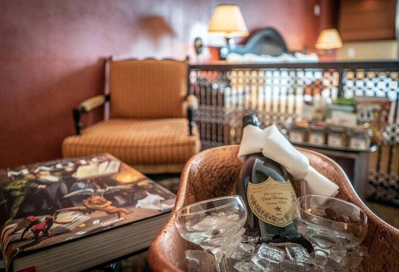 Полулюкс, Petit Ermitage