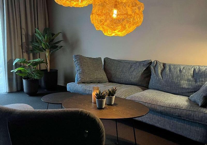 Люкс, Petit Ermitage