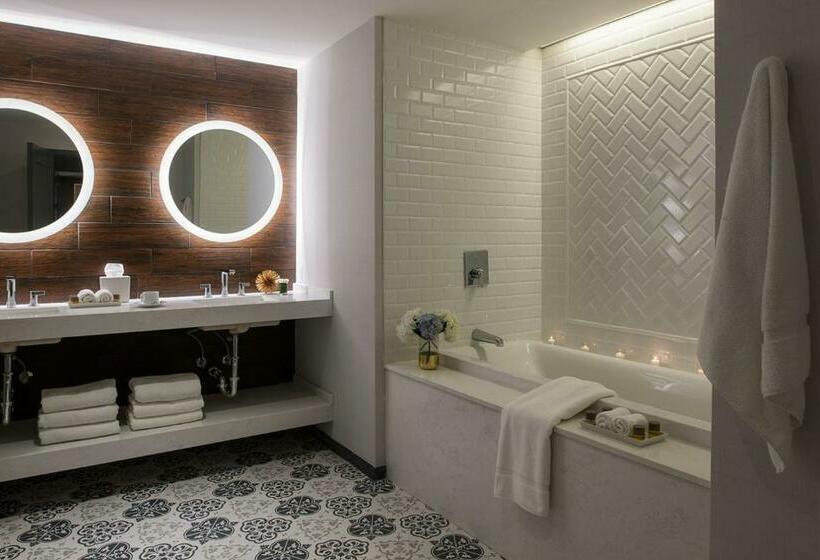 سوئیت با تخت بزرگ, The Goodwin