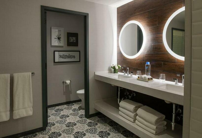 سوئیت با تخت بزرگ, The Goodwin