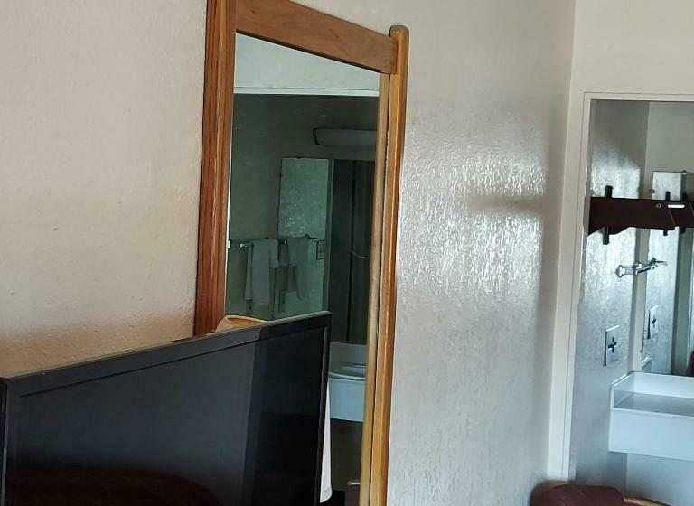 غرفة عائلية, University Inn & Suites